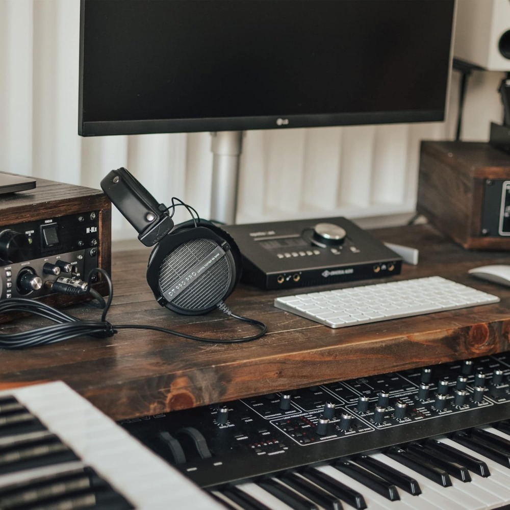 Beyerdynamic DT 990 PRO Open-B - đánh giá và giá Studio Headphones Monitoring Open Back